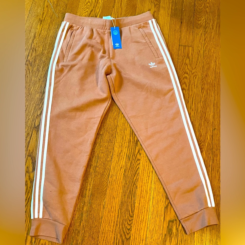Adidas brown/tan sweatpants. New with tags. Never been used. Size XL w/pockets